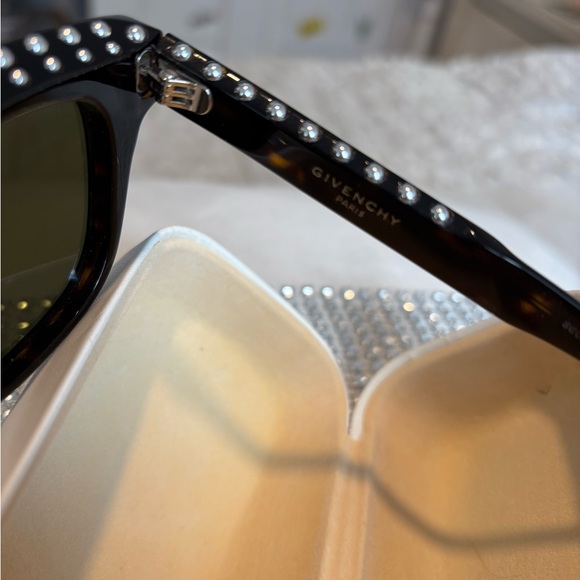 Givenchy 7006 Silver Studded Black Tortoise Sunglasses. New In Box! - Picture 6 of 8